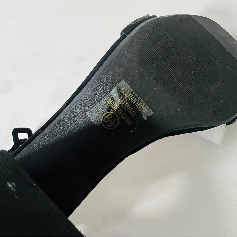 Delicious chic black